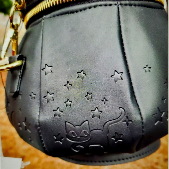NWT: DISNEY LOUNGEFLY HOCUS POCUS "Glow-In-The-Dark" CAULDRON CROSSBODY BAG 2Fer - Picture 7 of 15